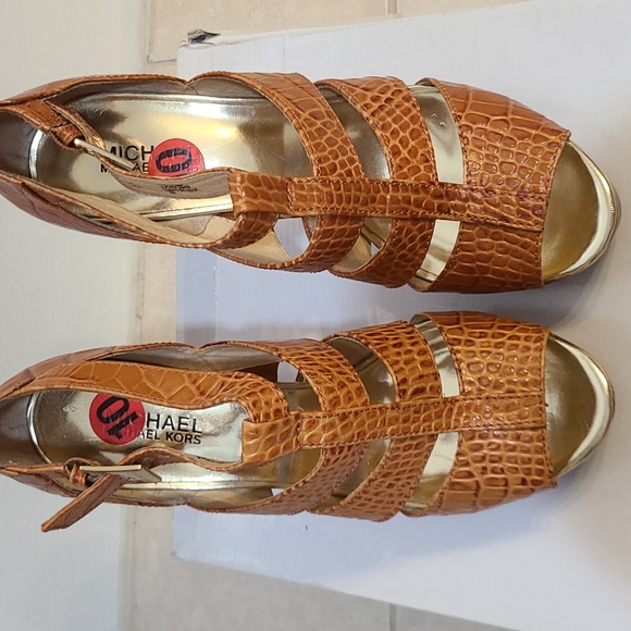 MICHEAL KORS HEELS - Picture 9 of 11